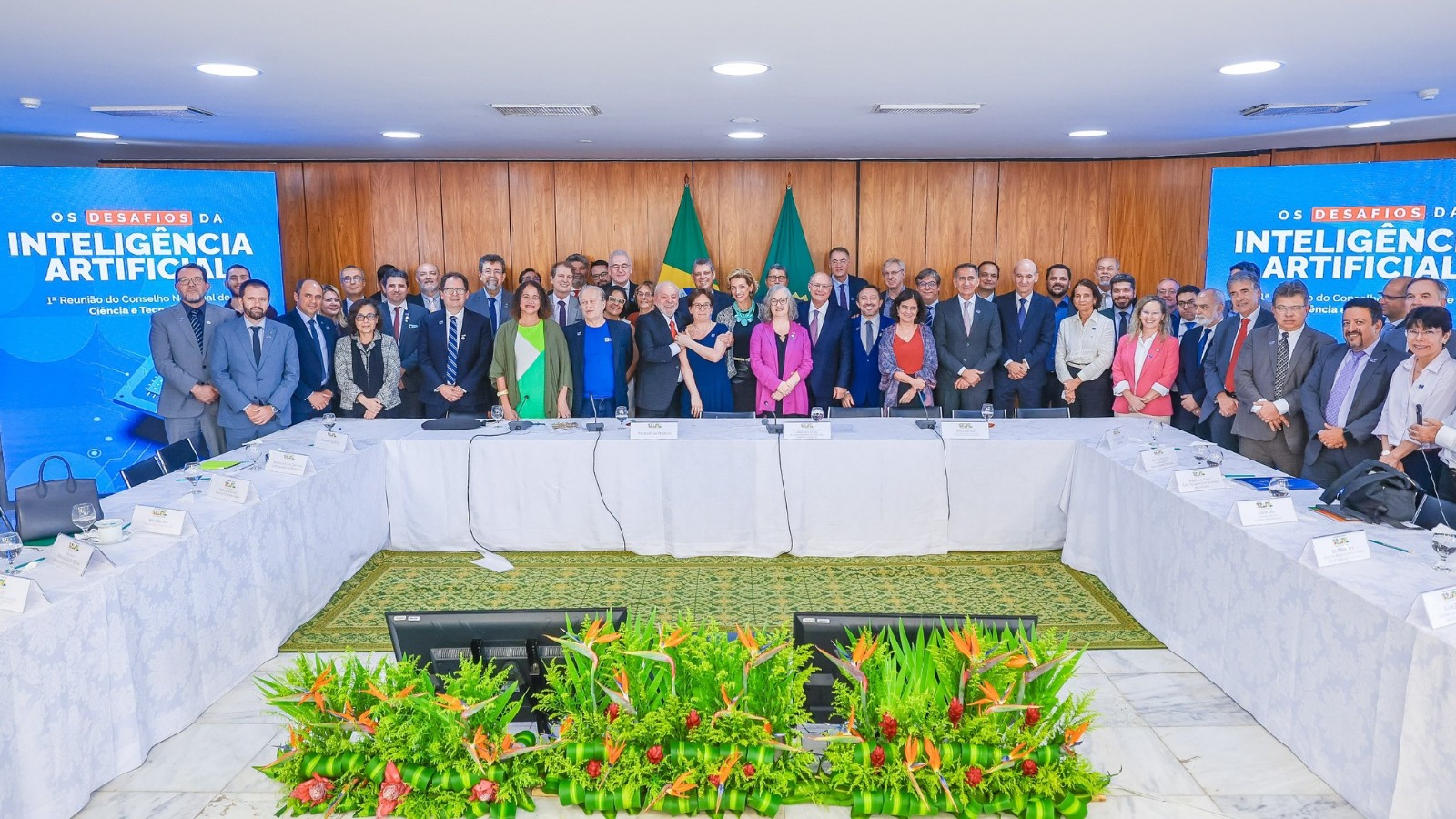 Roseli Figaro, coordenadora do CPCT, contribui para o debate sobre os rumos da inteligência artificial no Brasil durante reunião do Conselho Nacional de Ciência e Tecnologia, em Brasília